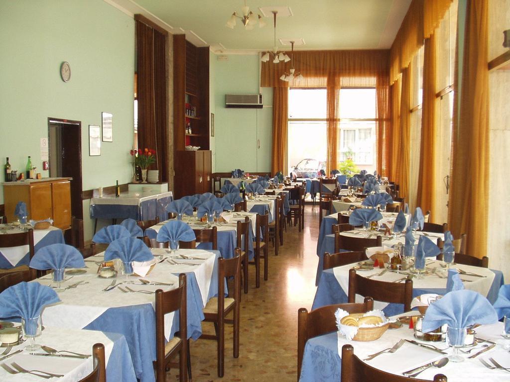 Hotel Britannia Лидо ди Йезоло Екстериор снимка