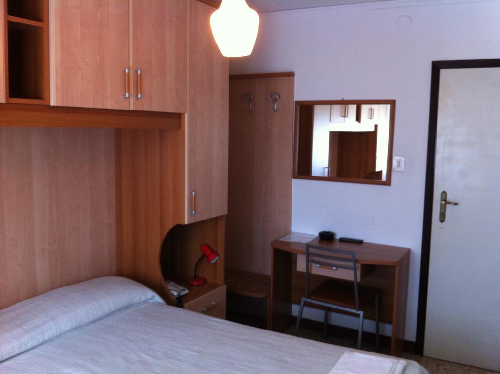 Hotel Britannia Лидо ди Йезоло Стая снимка