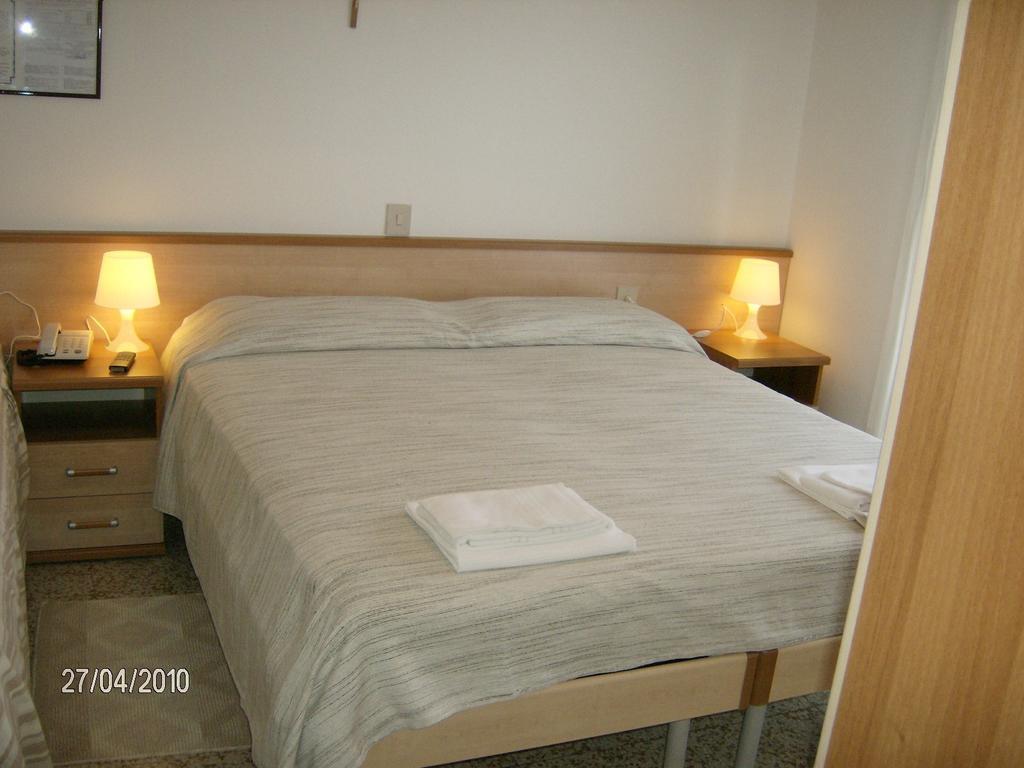Hotel Britannia Лидо ди Йезоло Стая снимка