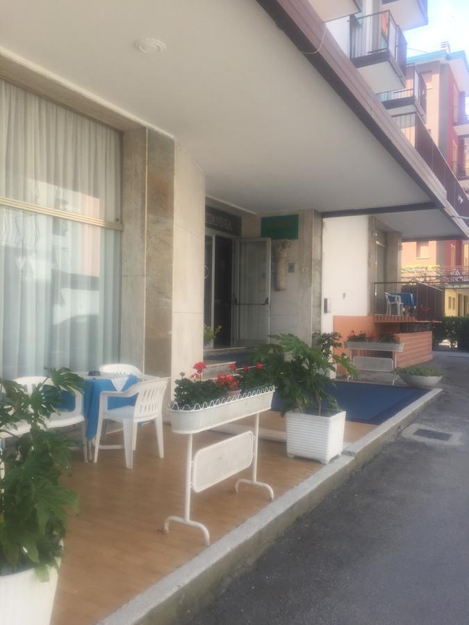 Hotel Britannia Лидо ди Йезоло Екстериор снимка